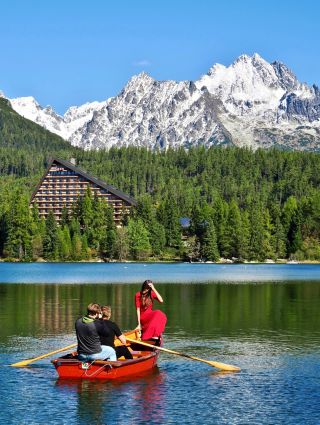 🎬 🇸🇰 🏔️ BACKSTAGE Focení novinek na nadcházející sezonu 👋🏻 PS: Je se na co těšit 😉 TEAM: 💃 @angiekostyshyn...